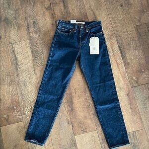 Levi's premium wedge high rise jeans 25